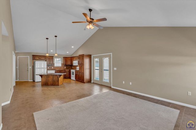 5504 SW Cantabella ST, Topeka, KS 66614