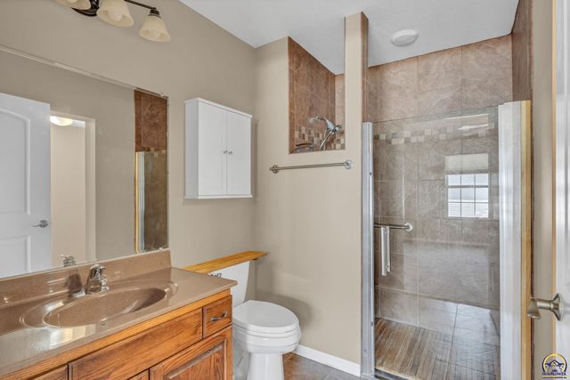 5504 SW Cantabella ST, Topeka, KS 66614