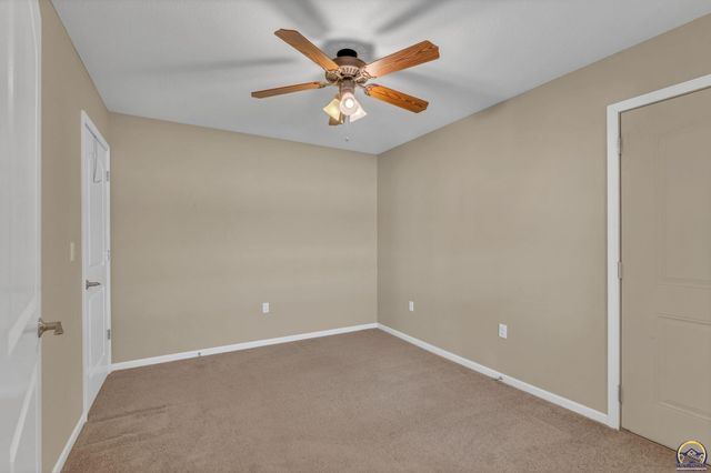 5504 SW Cantabella ST, Topeka, KS 66614
