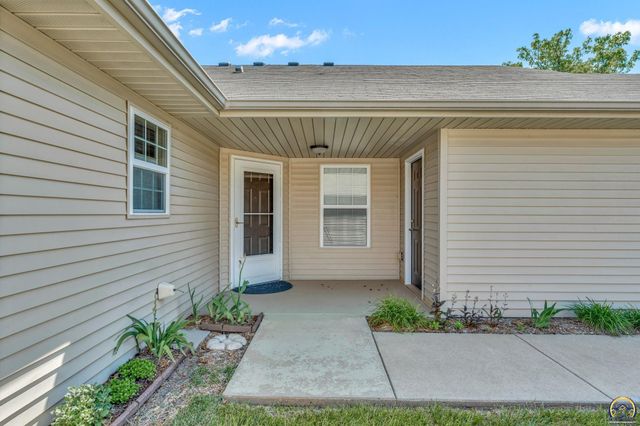 5504 SW Cantabella ST, Topeka, KS 66614