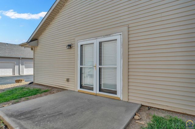 5504 SW Cantabella ST, Topeka, KS 66614