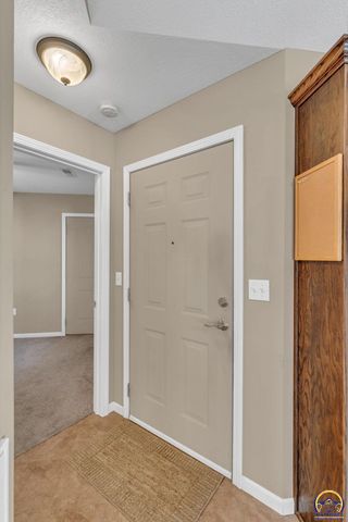 5504 SW Cantabella ST, Topeka, KS 66614