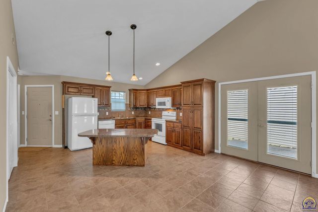 5504 SW Cantabella ST, Topeka, KS 66614