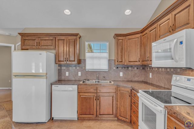5504 SW Cantabella ST, Topeka, KS 66614