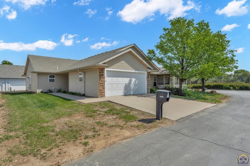 5504 SW Cantabella ST, Topeka, KS 66614