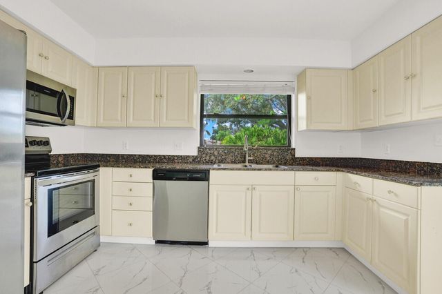 3705 SW Quail Meadow Trail E, Palm City, FL 34990