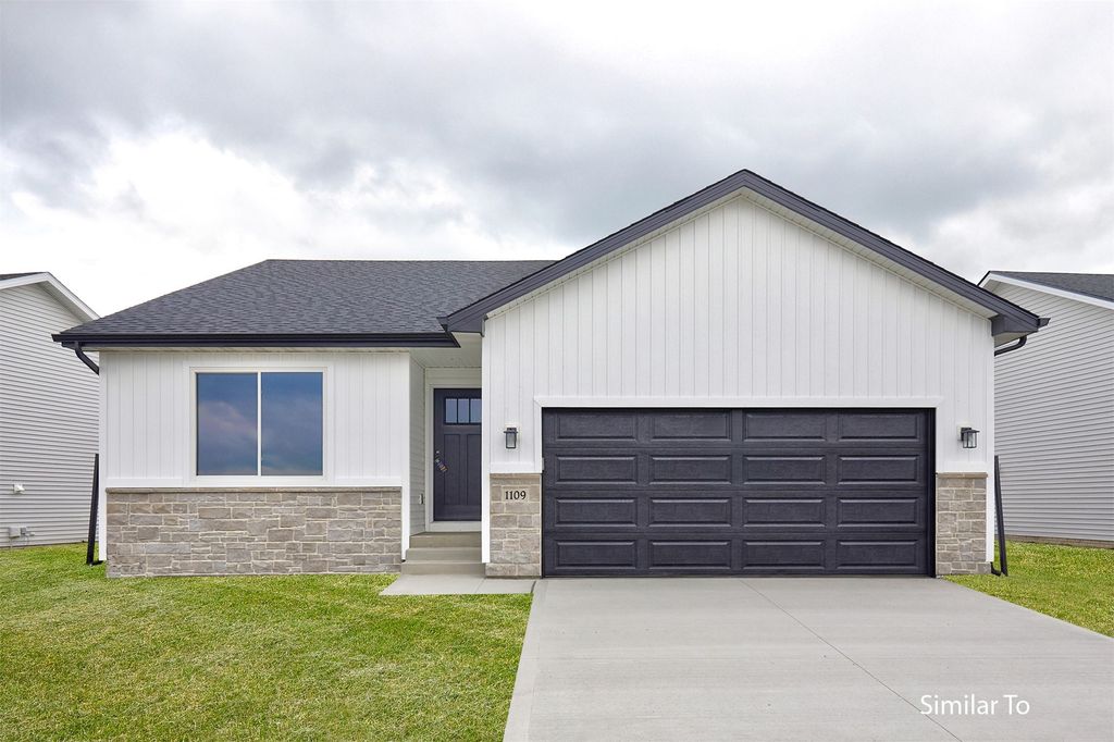 1047 NW Yorktown Drive, Waukee, IA 50263