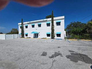 3715 US HIGHWAY 19, New Port Richey, FL 34652
