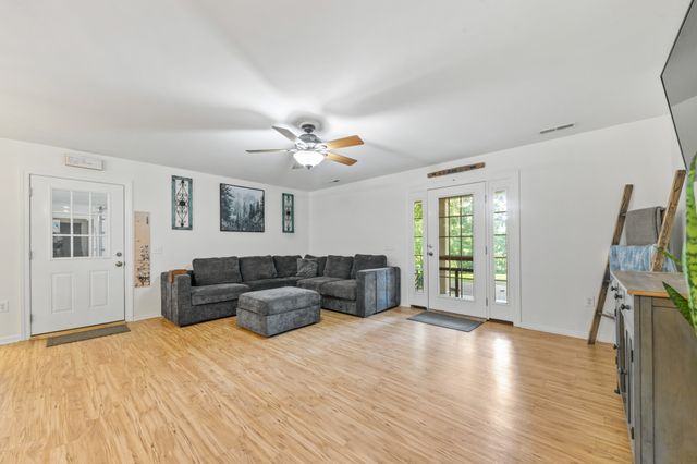 812 Good Hope Rd, Leoma, TN 38468