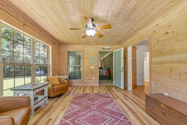 812 Good Hope Rd, Leoma, TN 38468