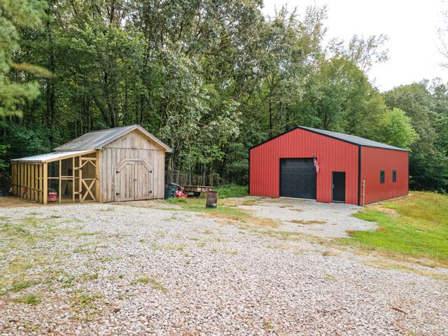 812 Good Hope Rd, Leoma, TN 38468