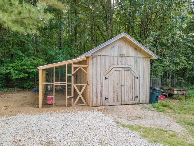 812 Good Hope Rd, Leoma, TN 38468