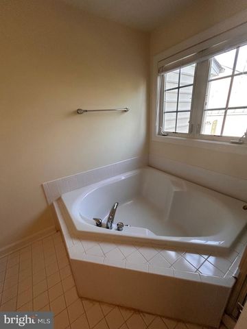8075 SAMUEL WALLIS, Lorton, VA 22079