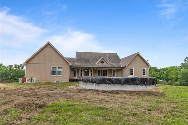 811 SW 1171st Road, Holden, MO 64040