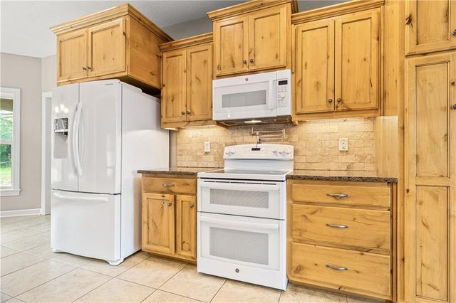 811 SW 1171st Road, Holden, MO 64040