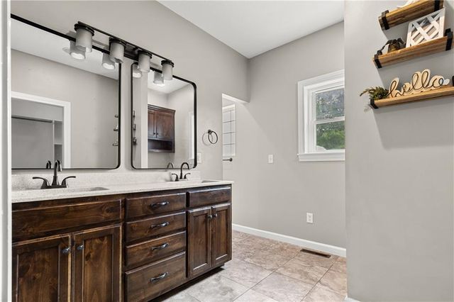 811 SW 1171st Road, Holden, MO 64040