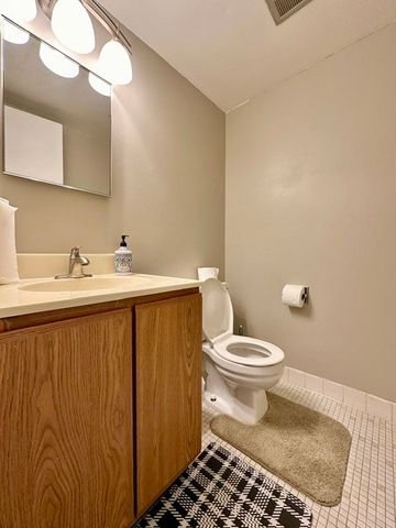 264 E Bailey Road H, Naperville, IL 60565