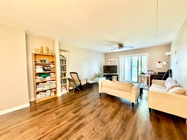 264 E Bailey Road H, Naperville, IL 60565