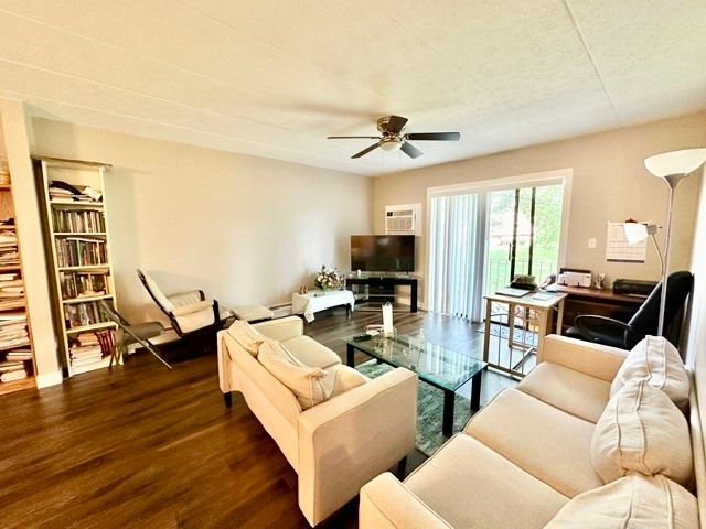 264 E Bailey Road H, Naperville, IL 60565