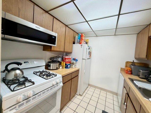264 E Bailey Road H, Naperville, IL 60565