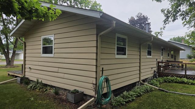 36 Pine Drive, Montello, WI 53949