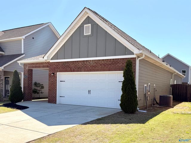 1033 Highgrove Heights, Harvest, AL 35749