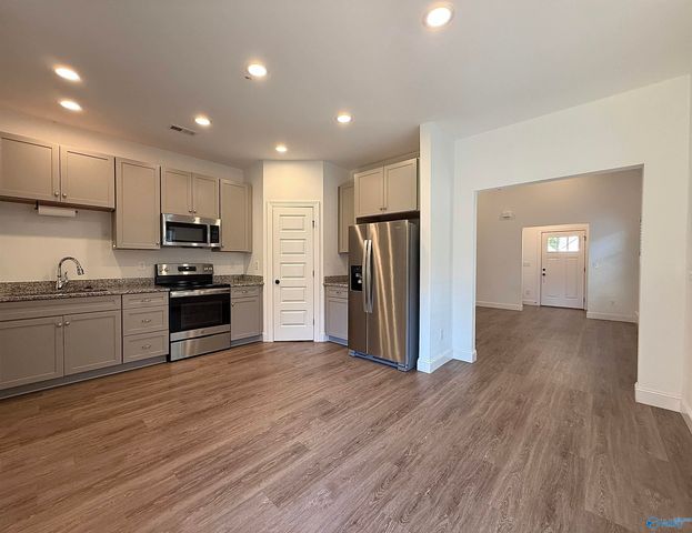 1033 Highgrove Heights, Harvest, AL 35749