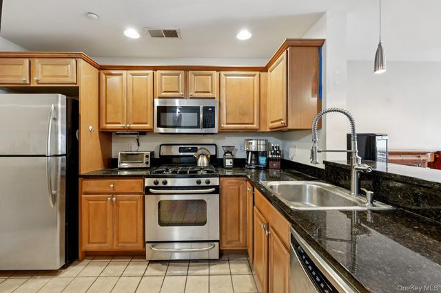 1220 Round Pointe Drive, Haverstraw, NY 10927