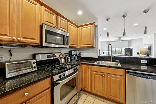 1220 Round Pointe Drive, Haverstraw, NY 10927