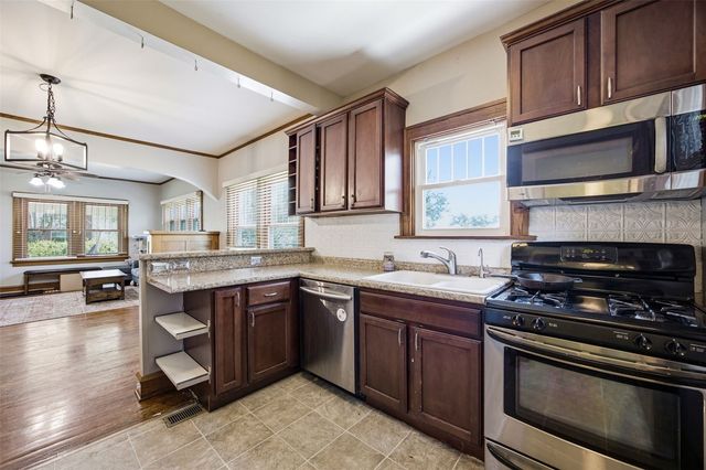 1534 Center Street NE, Cedar Rapids, IA 52402