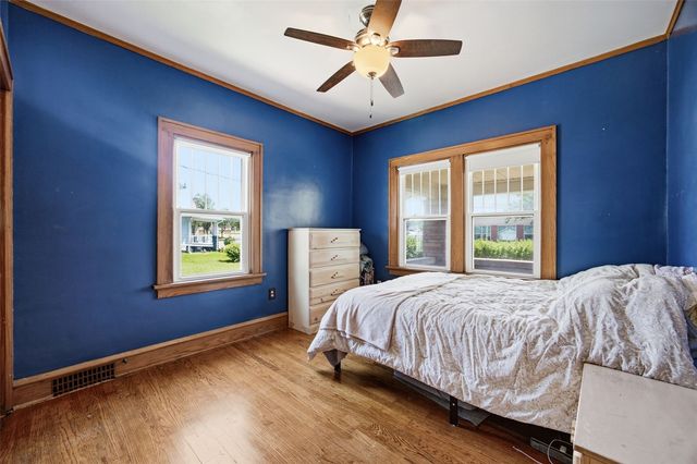 1534 Center Street NE, Cedar Rapids, IA 52402