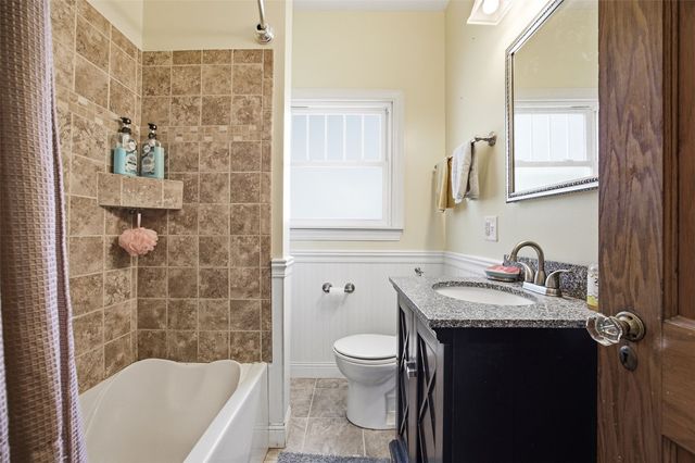 1534 Center Street NE, Cedar Rapids, IA 52402