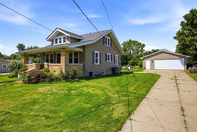 1534 Center Street NE, Cedar Rapids, IA 52402