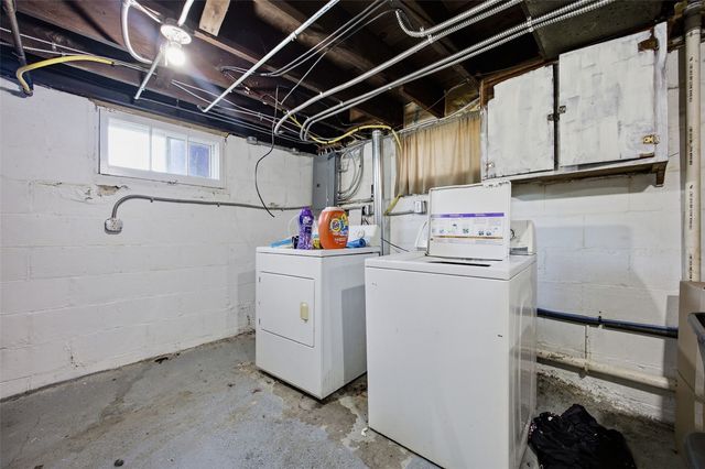 1534 Center Street NE, Cedar Rapids, IA 52402