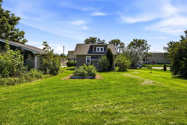 1534 Center Street NE, Cedar Rapids, IA 52402
