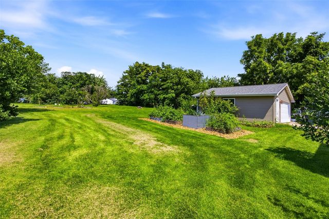 1534 Center Street NE, Cedar Rapids, IA 52402