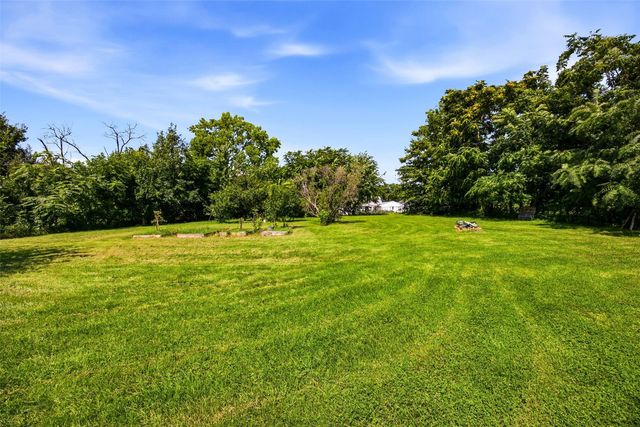 1534 Center Street NE, Cedar Rapids, IA 52402