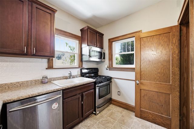 1534 Center Street NE, Cedar Rapids, IA 52402