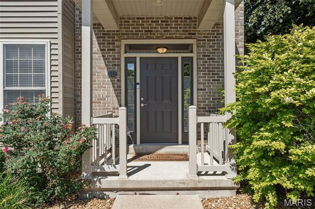 512 Queens Court Place, St Peters, MO 63376