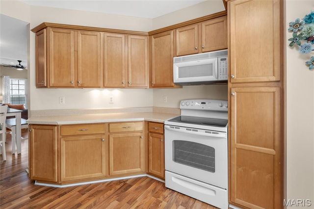 512 Queens Court Place, St Peters, MO 63376