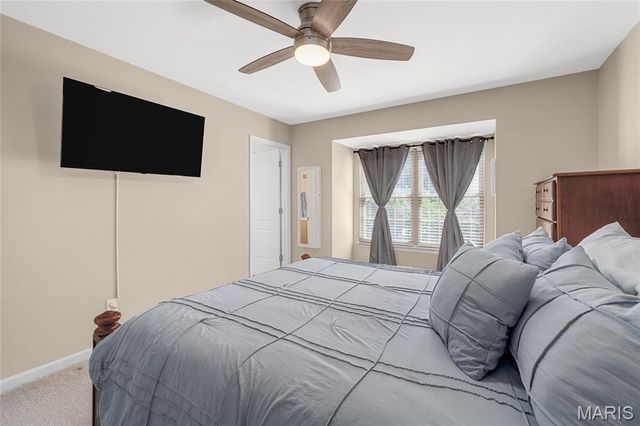 512 Queens Court Place, St Peters, MO 63376