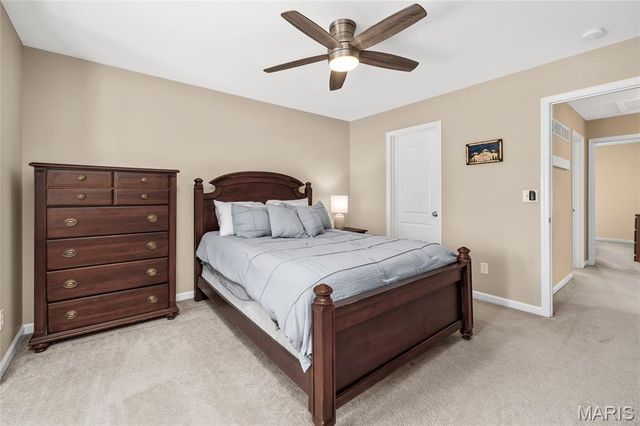 512 Queens Court Place, St Peters, MO 63376