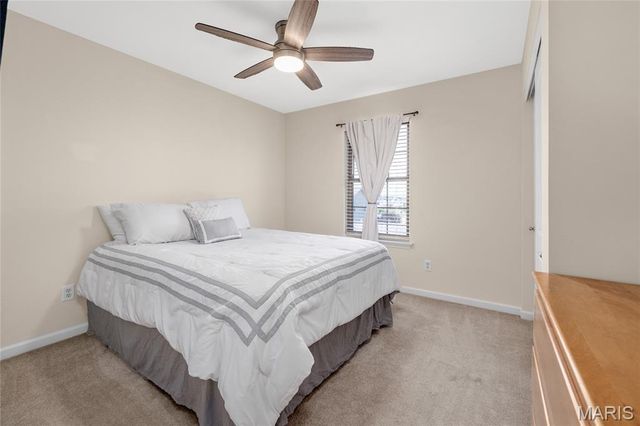 512 Queens Court Place, St Peters, MO 63376