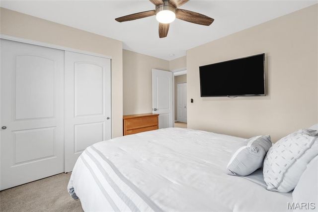 512 Queens Court Place, St Peters, MO 63376