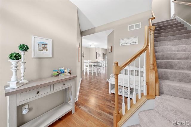 512 Queens Court Place, St Peters, MO 63376