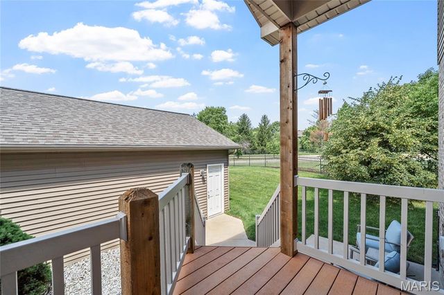512 Queens Court Place, St Peters, MO 63376
