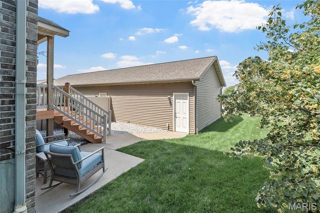 512 Queens Court Place, St Peters, MO 63376