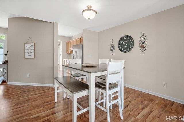 512 Queens Court Place, St Peters, MO 63376