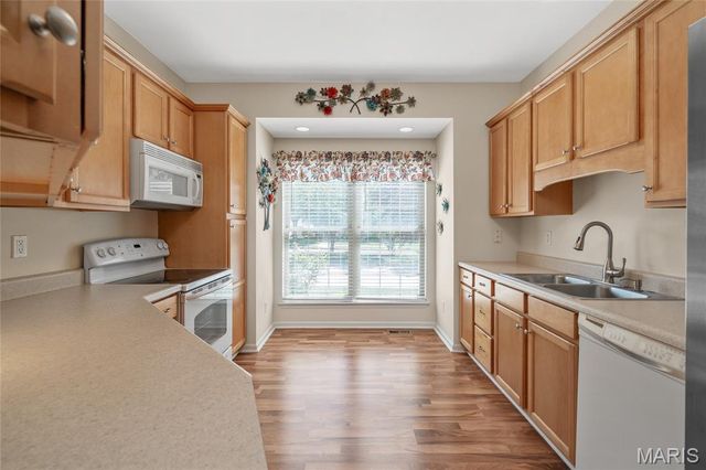 512 Queens Court Place, St Peters, MO 63376