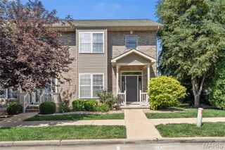 512 Queens Court Place, St Peters, MO 63376